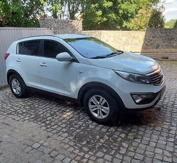 Белый Киа Sportage, объемом двигателя 1.7 л и пробегом 292 тыс. км за 11900 $, фото 1 на Automoto.ua