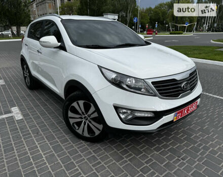 Белый Киа Sportage, объемом двигателя 2 л и пробегом 180 тыс. км за 13000 $, фото 1 на Automoto.ua