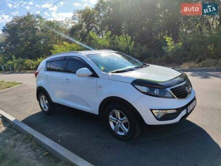 Кіа Sportage 2014 у Дніпро (Дніпропетровську) на Automoto.ua Білий Кіа Sportage, об'ємом двигуна 1.7 л та пробігом 243 тис. км за 13200 $, фото 1 на Automoto.ua