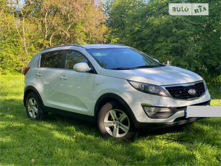 Белый Киа Sportage, объемом двигателя 1.7 л и пробегом 155 тыс. км за 12800 $, фото 1 на Automoto.ua