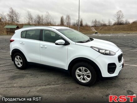 Киа Sportage 2016 в Полтаве на Automoto.ua Белый Киа Sportage, объемом двигателя 17 л и пробегом 123 тыс. км за 16800 $, фото 1 на Automoto.ua