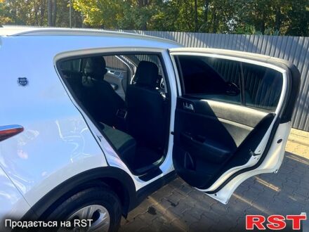 Белый Киа Sportage, объемом двигателя 1.7 л и пробегом 102 тыс. км за 16000 $, фото 1 на Automoto.ua