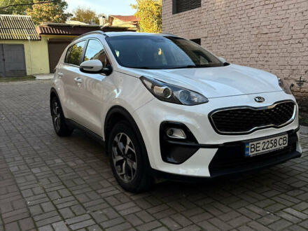 Киа Sportage 2018 в Николаеве на Automoto.ua Белый Киа Sportage, объемом двигателя 1.6 л и пробегом 100 тыс. км за 17500 $, фото 1 на Automoto.ua