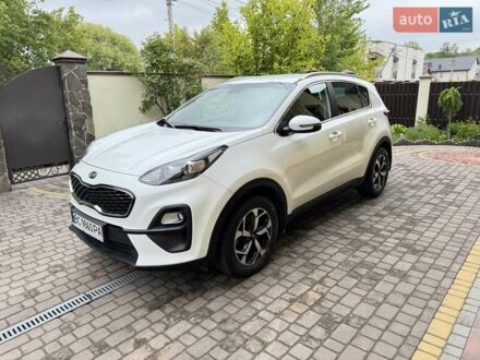 Кіа Sportage 2021 у Львові на Automoto.ua Білий Кіа Sportage, об'ємом двигуна 1.59 л та пробігом 26 тис. км за 21350 $, фото 1 на Automoto.ua
