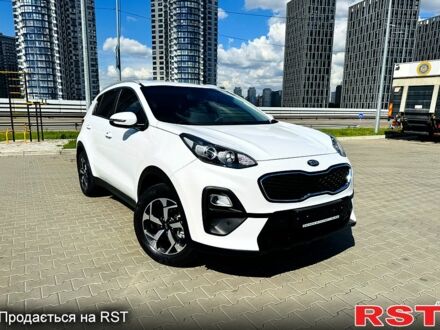 Кіа Sportage 2021 у Києві на Automoto.ua Білий Кіа Sportage, об'ємом двигуна 1.6 л та пробігом 58 тис. км за 20800 $, фото 1 на Automoto.ua