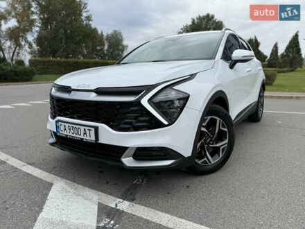 Киа Sportage 2023 в Киеве на Automoto.ua Белый Киа Sportage, объемом двигателя 2 л и пробегом 27 тыс. км за 27955 $, фото 1 на Automoto.ua