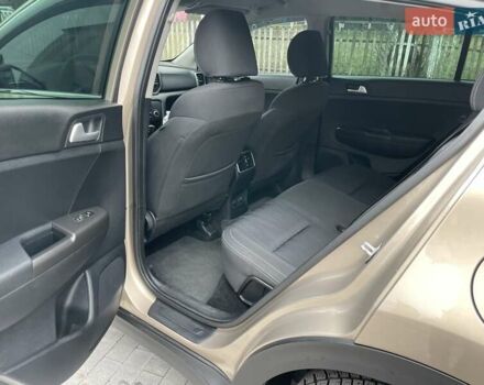 Бежевый Киа Sportage, объемом двигателя 2 л и пробегом 180 тыс. км за 15300 $, фото 10 на Automoto.ua