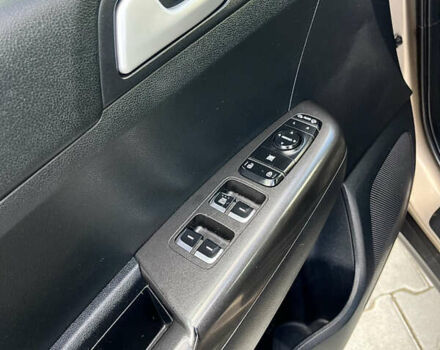 Киа Sportage 2016 в Тернополе на Automoto.ua Бежевый Киа Sportage, объемом двигателя 2 л и пробегом 196 тыс. км за 14300 $, фото 42 на Automoto.ua