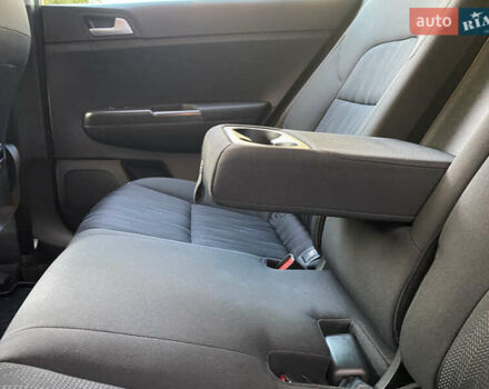 Бежевый Киа Sportage, объемом двигателя 1.69 л и пробегом 83 тыс. км за 18490 $, фото 90 на Automoto.ua