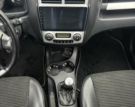 Чорний Кіа Sportage, об'ємом двигуна 2 л та пробігом 250 тис. км за 8300 $, фото 18 на Automoto.ua