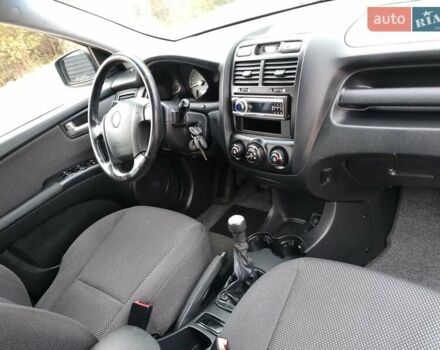 Чорний Кіа Sportage, об'ємом двигуна 2 л та пробігом 150 тис. км за 7000 $, фото 41 на Automoto.ua