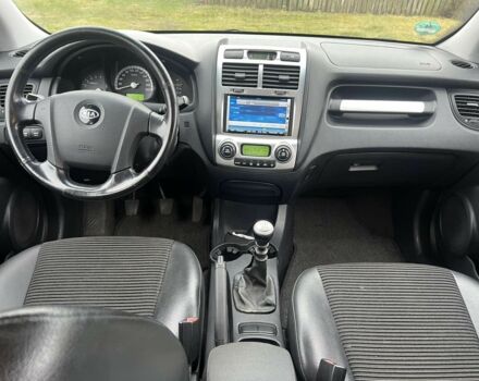 Чорний Кіа Sportage, об'ємом двигуна 2 л та пробігом 237 тис. км за 5100 $, фото 4 на Automoto.ua