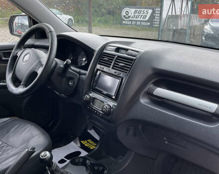 Черный Киа Sportage, объемом двигателя 1.98 л и пробегом 293 тыс. км за 6600 $, фото 19 на Automoto.ua