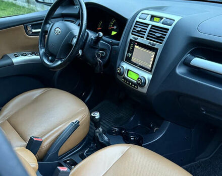 Чорний Кіа Sportage, об'ємом двигуна 2 л та пробігом 215 тис. км за 8600 $, фото 1 на Automoto.ua