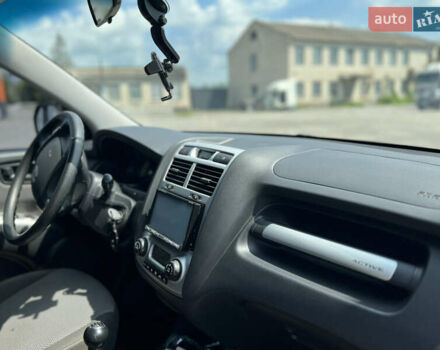 Черный Киа Sportage, объемом двигателя 2 л и пробегом 150 тыс. км за 10000 $, фото 10 на Automoto.ua