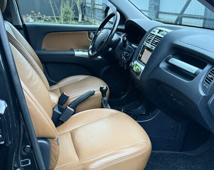 Чорний Кіа Sportage, об'ємом двигуна 2 л та пробігом 215 тис. км за 8600 $, фото 37 на Automoto.ua