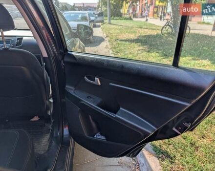 Чорний Кіа Sportage, об'ємом двигуна 2 л та пробігом 271 тис. км за 10500 $, фото 8 на Automoto.ua