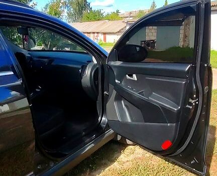 Чорний Кіа Sportage, об'ємом двигуна 2 л та пробігом 240 тис. км за 11200 $, фото 2 на Automoto.ua