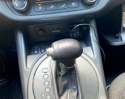 Чорний Кіа Sportage, об'ємом двигуна 2 л та пробігом 100 тис. км за 15000 $, фото 9 на Automoto.ua