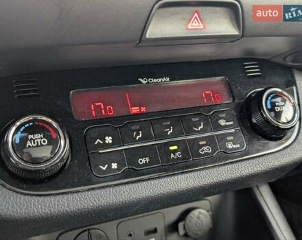 Черный Киа Sportage, объемом двигателя 1.7 л и пробегом 150 тыс. км за 12500 $, фото 39 на Automoto.ua