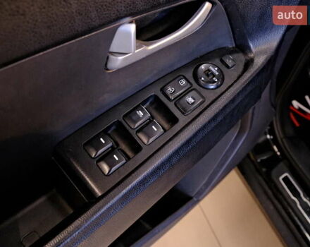 Черный Киа Sportage, объемом двигателя 2 л и пробегом 185 тыс. км за 12900 $, фото 23 на Automoto.ua