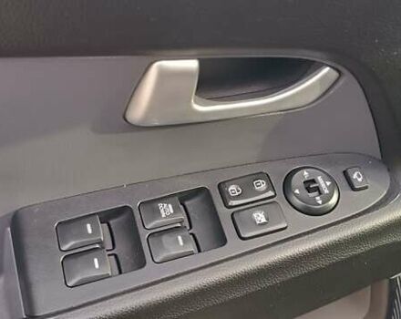 Черный Киа Sportage, объемом двигателя 1.7 л и пробегом 167 тыс. км за 12700 $, фото 9 на Automoto.ua