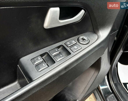 Черный Киа Sportage, объемом двигателя 1.7 л и пробегом 165 тыс. км за 13490 $, фото 18 на Automoto.ua