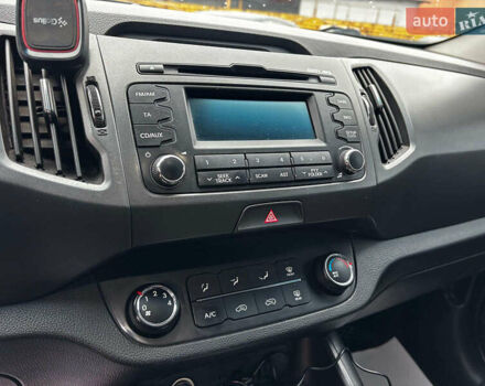 Черный Киа Sportage, объемом двигателя 1.7 л и пробегом 165 тыс. км за 13490 $, фото 20 на Automoto.ua