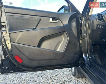 Черный Киа Sportage, объемом двигателя 1.7 л и пробегом 206 тыс. км за 12100 $, фото 43 на Automoto.ua