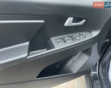 Чорний Кіа Sportage, об'ємом двигуна 1.69 л та пробігом 99 тис. км за 13600 $, фото 16 на Automoto.ua