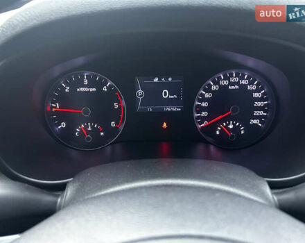 Чорний Кіа Sportage, об'ємом двигуна 2 л та пробігом 176 тис. км за 17600 $, фото 7 на Automoto.ua
