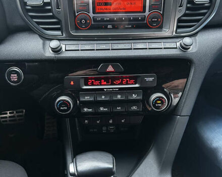 Чорний Кіа Sportage, об'ємом двигуна 2 л та пробігом 176 тис. км за 17600 $, фото 3 на Automoto.ua