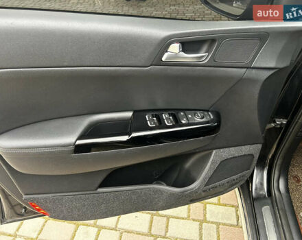 Чорний Кіа Sportage, об'ємом двигуна 2 л та пробігом 176 тис. км за 17600 $, фото 10 на Automoto.ua