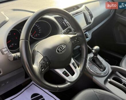 Чорний Кіа Sportage, об'ємом двигуна 2 л та пробігом 147 тис. км за 16900 $, фото 15 на Automoto.ua