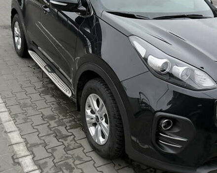 Черный Киа Sportage, объемом двигателя 1.7 л и пробегом 160 тыс. км за 16100 $, фото 2 на Automoto.ua