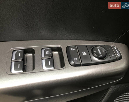 Чорний Кіа Sportage, об'ємом двигуна 2 л та пробігом 39 тис. км за 17800 $, фото 74 на Automoto.ua