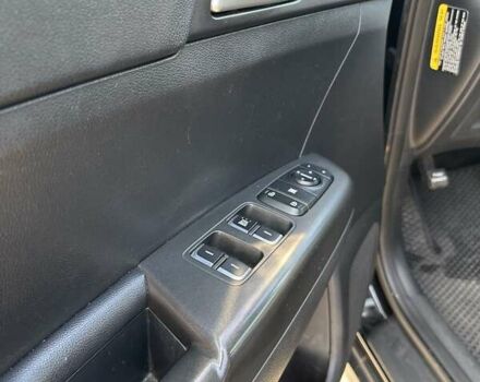 Чорний Кіа Sportage, об'ємом двигуна 2.4 л та пробігом 160 тис. км за 15000 $, фото 48 на Automoto.ua