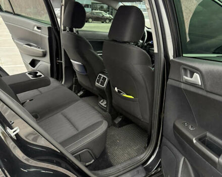Чорний Кіа Sportage, об'ємом двигуна 1.6 л та пробігом 180 тис. км за 18500 $, фото 9 на Automoto.ua