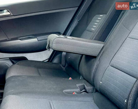 Черный Киа Sportage, объемом двигателя 2.36 л и пробегом 119 тыс. км за 15000 $, фото 13 на Automoto.ua
