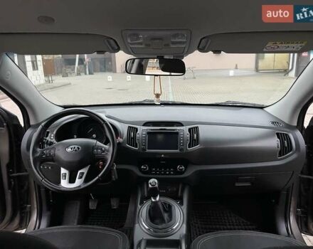 Коричневый Киа Sportage, объемом двигателя 1.7 л и пробегом 258 тыс. км за 11500 $, фото 18 на Automoto.ua