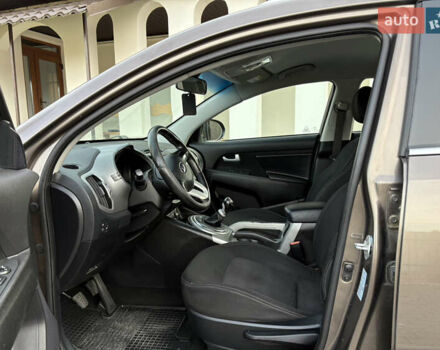 Коричневый Киа Sportage, объемом двигателя 1.7 л и пробегом 188 тыс. км за 14300 $, фото 8 на Automoto.ua