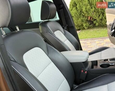Коричневый Киа Sportage, объемом двигателя 2 л и пробегом 131 тыс. км за 21900 $, фото 48 на Automoto.ua