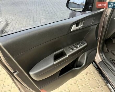 Коричневий Кіа Sportage, об'ємом двигуна 1.59 л та пробігом 53 тис. км за 13900 $, фото 28 на Automoto.ua