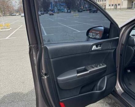 Коричневий Кіа Sportage, об'ємом двигуна 1.59 л та пробігом 64 тис. км за 18950 $, фото 8 на Automoto.ua