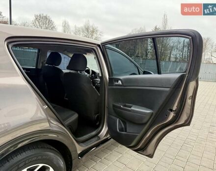Коричневий Кіа Sportage, об'ємом двигуна 1.59 л та пробігом 53 тис. км за 13900 $, фото 53 на Automoto.ua
