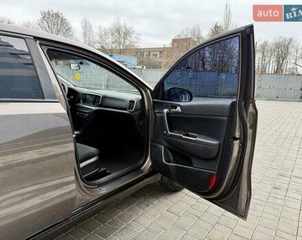 Коричневий Кіа Sportage, об'ємом двигуна 1.59 л та пробігом 53 тис. км за 13900 $, фото 40 на Automoto.ua