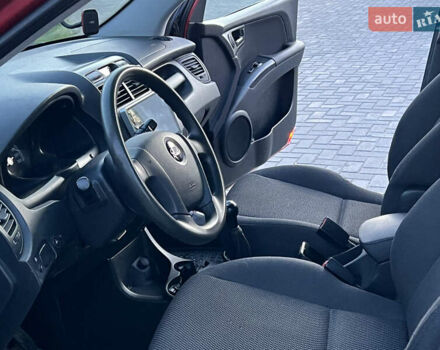 Червоний Кіа Sportage, об'ємом двигуна 2 л та пробігом 300 тис. км за 5999 $, фото 28 на Automoto.ua