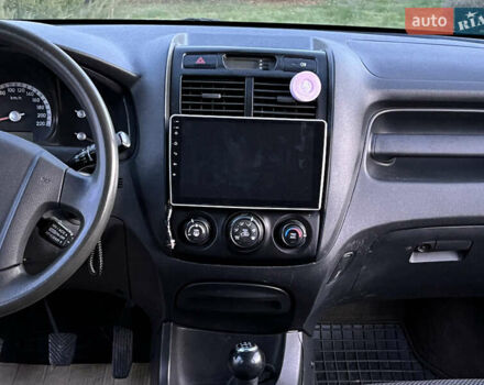 Червоний Кіа Sportage, об'ємом двигуна 2 л та пробігом 300 тис. км за 5999 $, фото 36 на Automoto.ua