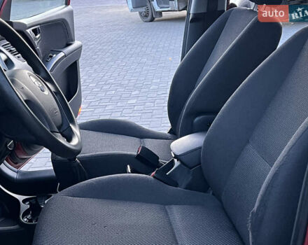 Червоний Кіа Sportage, об'ємом двигуна 2 л та пробігом 300 тис. км за 5999 $, фото 26 на Automoto.ua