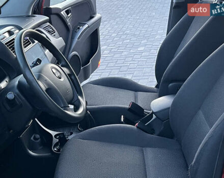 Червоний Кіа Sportage, об'ємом двигуна 2 л та пробігом 300 тис. км за 5999 $, фото 27 на Automoto.ua